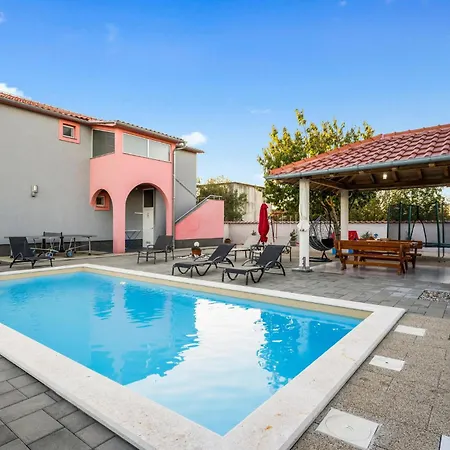 Tisnjanska 32 بيت للعطل