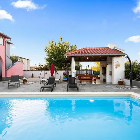 펜션 Tisnjanska 32