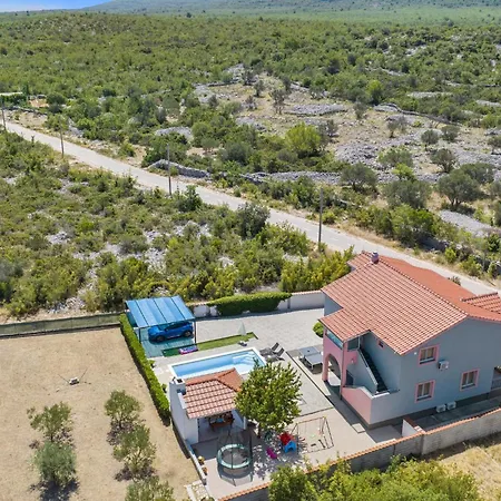 Tisnjanska 32 펜션 *