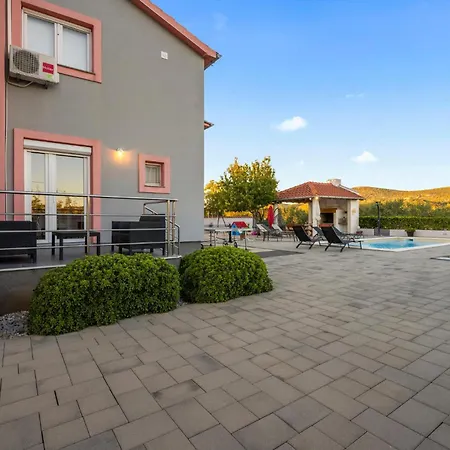 Tisnjanska 32 Dubrava (Sibenik-Knin)