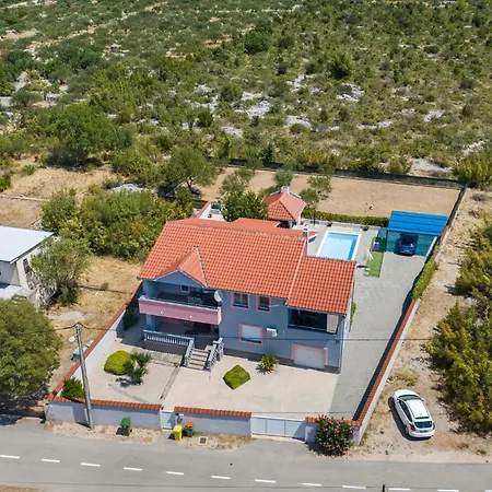 Tisnjanska 32 * Dubrava (Sibenik-Knin)