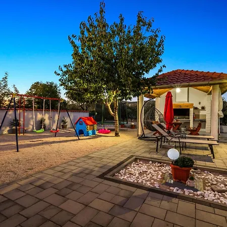 Tisnjanska 32 펜션 *