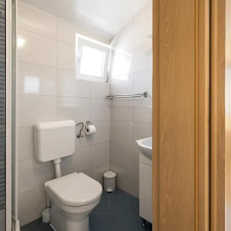 Tisnjanska 32 펜션 *