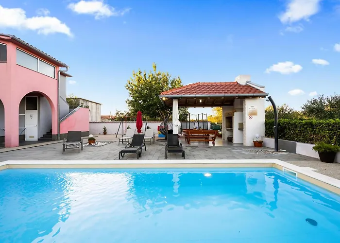 בית נופש Tisnjanska 32