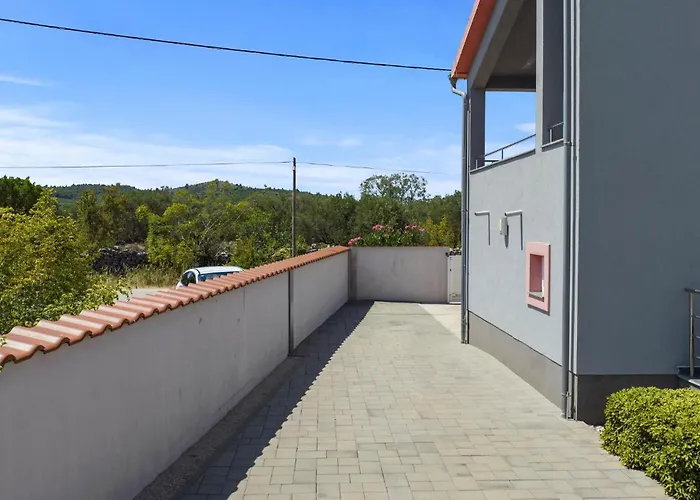 Nyaraló Tisnjanska 32