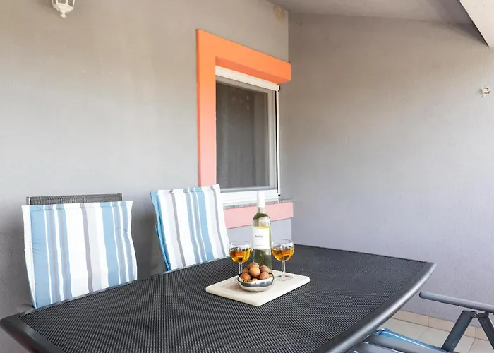 Nyaraló Tisnjanska 32 *